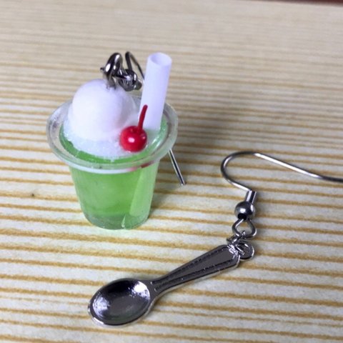 クリームソーダピアス