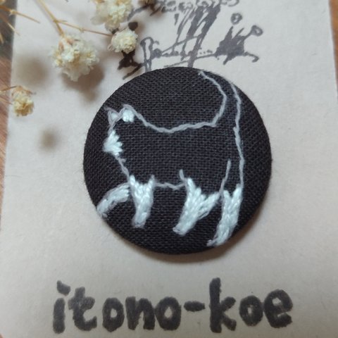 【送料無料】𓃠白靴下の猫ちゃん𓃠　刺繍ヘアゴム　