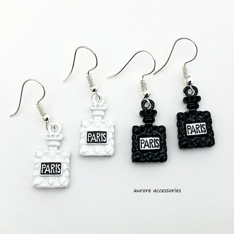 Perfume bottle pierced earrings　選べるカラー　香水瓶　ホワイト　ブラック　揺れる　個性的　