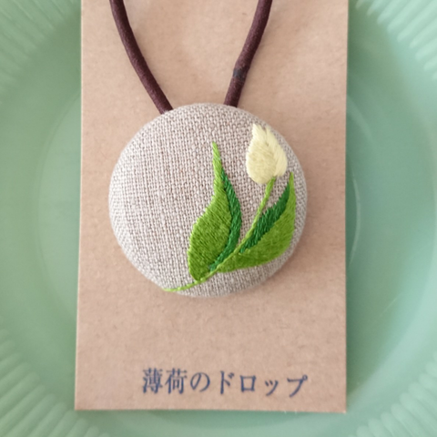 刺繍ヘアゴム「チューリップ   きいろ」くるみボタン