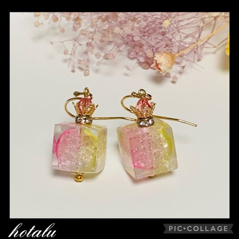 ✨スワロフスキー・ライトローズ&レジン・キューブビーズ・ピアス