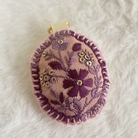 インド刺繍液晶クリーナー   ピンクに紫系のお花 インド刺繍リボンころんと可愛い形  カラバリ豊富 