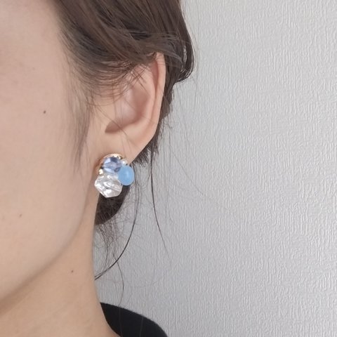 アクリルビーズのピアス（ブルー）☆