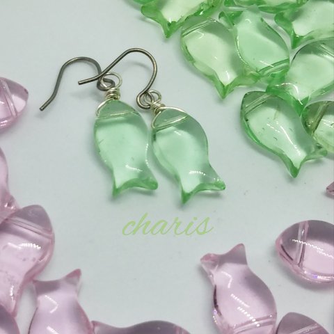 涼しげ ガラスお魚 チタンピアス