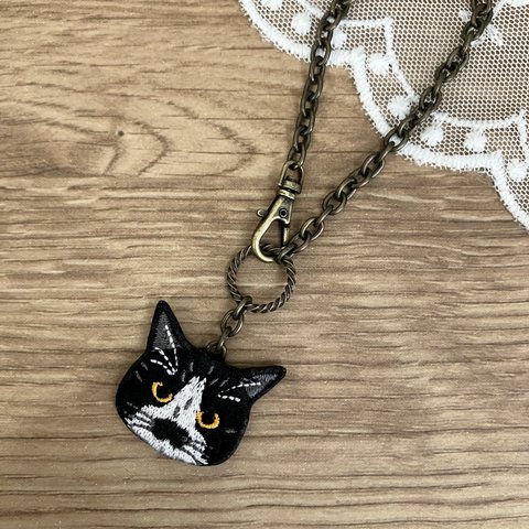 父の日にも☆無骨なヴィンテージゴールドの猫さん刺繍と3wayチャームブレスレット