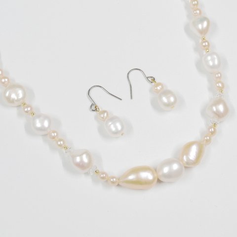 本真珠（淡水パール）のネックレスとピアスのセット（ピアスはイヤリングに変更可、アジャスター、セミバロック、ナチュラルカラー、ホワイト、ピンク）