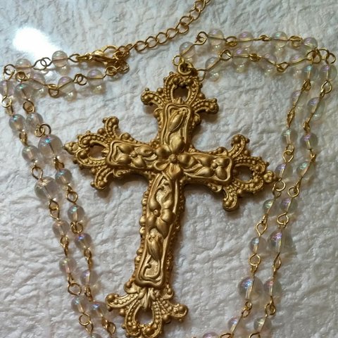十字架とアクアクリスタルのネックレス