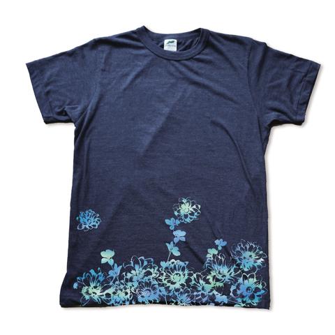 鮮やかグラデーションの花畑の手刷りやわらか紺Tシャツ