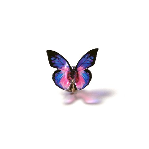 耳にとまる透ける蝶のイヤリング(シロ蝶系-紫)