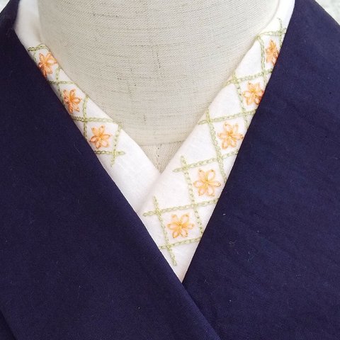 手刺繍半襟  囲み花オレンジ