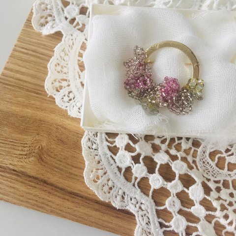 〜flower wreath brooch〜ブローチ　入園式　入学式　セレモニー　リース　ビーズ