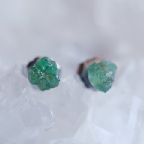 pierce ”petit series”『Emerald』5月誕生石 天然石 原石アクセサリー