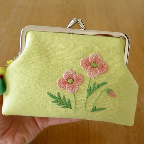 手刺繍のがま口・中〈ナガミヒナゲシ〉