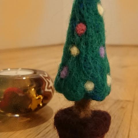 羊毛クリスマスツリー