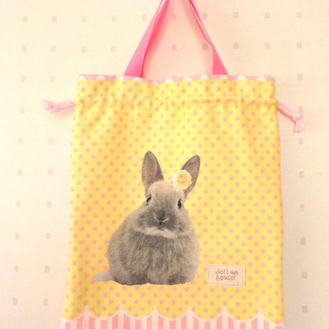 【入園。入学準備品】🐰パステルカラーのうさぎさん🐰💛お着がえ入れ【26✖32】持ち手つき巾着