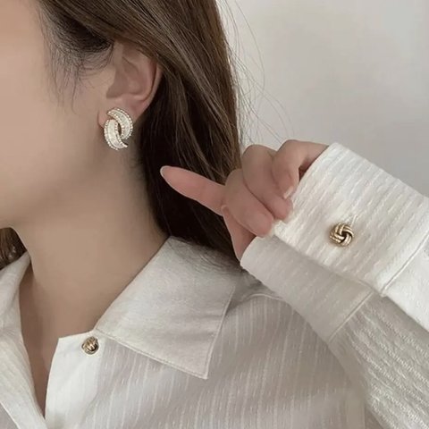 【再販】大人 ホワイト × ビジュー シルバー925 ピアス / ノンホールピアス(樹脂イヤリング) ✳︎ 結婚式 ブライダル お呼ばれ  卒園式・卒業式・入園式・入学式  韓国ファッション にも❤︎