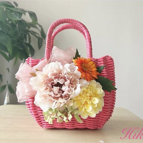 華やかお花のフラワーカゴバッグ（Sサイズ）〜ピンク