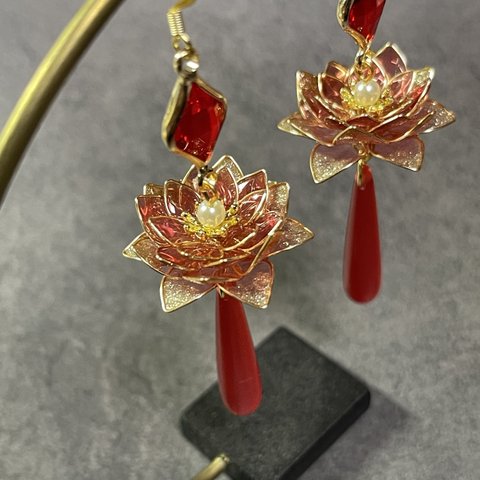 月下美人 RED GOLD♥️揺れる ピアス イヤリング