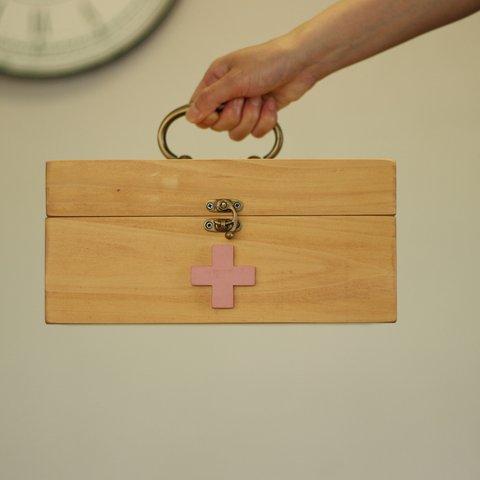 ピンク十字の救急箱
