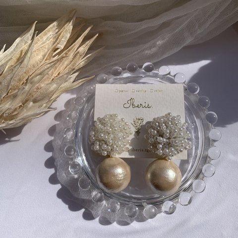 big cotton pearl pierce earring .·゜