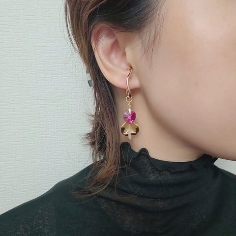 【イヤーカフ*Uの字】ピンクハート クリスタルビーズ ゴールドリーフ アクリルチップ