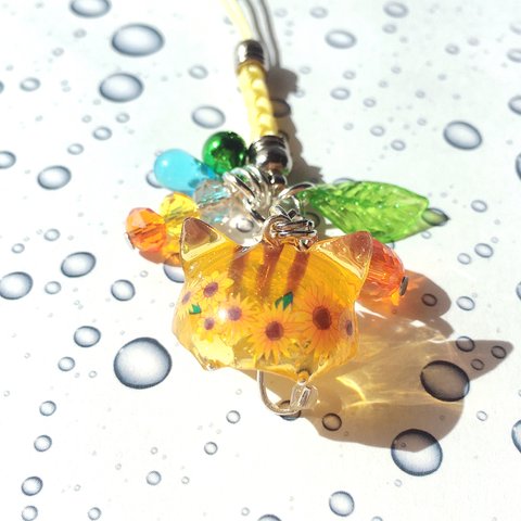 トラ猫傘のストラップ　レジン　ひまわり　夏　梅雨　イエロー