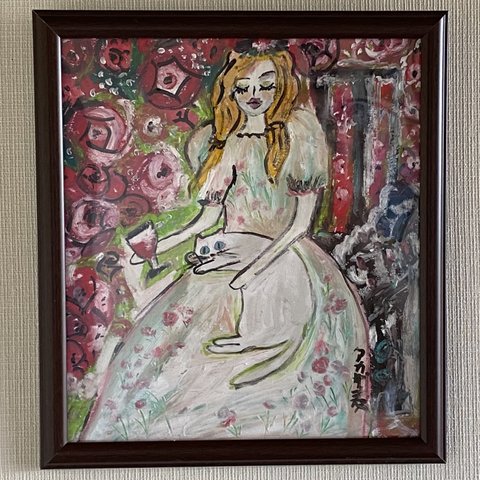 絵画 。壁掛け絵【美しい赤いバラ園でワインを飲みながら白い猫を抱いている少女】
