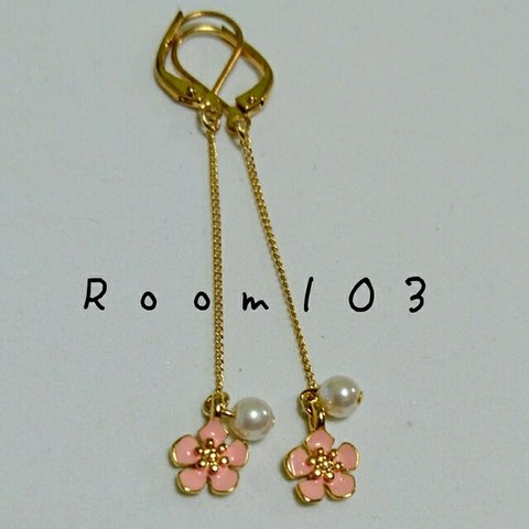 揺れる花モチーフのフレンチフックピアス＊Ｒｏｏｍ１０３＊