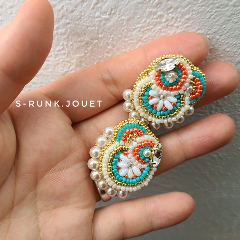 colorful　刺繍イヤリング/ピアス