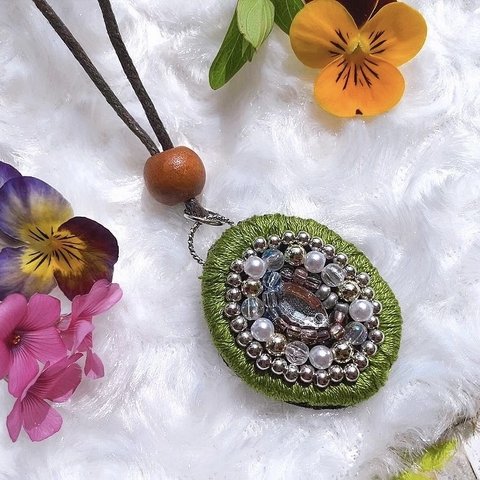 🌼🕊️ 和風 ビーズ 刺繍 ネックレス 🌿.∘