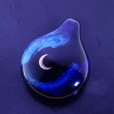 ガラスの銀河【月】耐熱ガラスペンダント☆.:*
