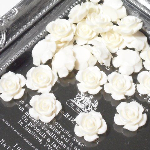 15㎜薔薇カボション　花びら5枚　白10個（119）