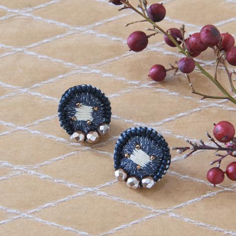 ＜キット＞刺繍 ピアス 制作 キット/ オーロラ（BLACK）ビーズ刺繍 手作り　アクセサリー