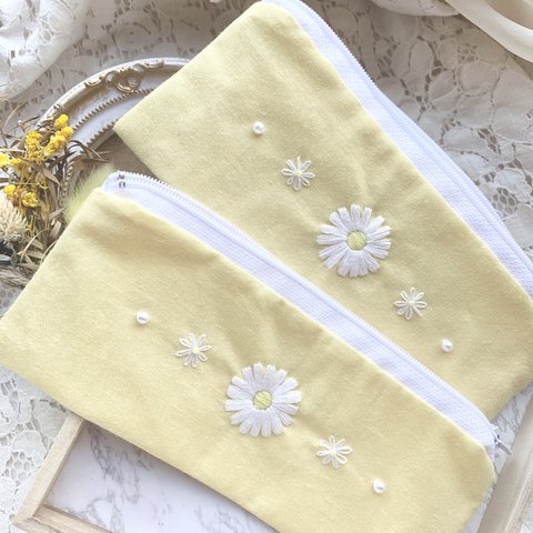 カモミールとパール刺繍のペンケース