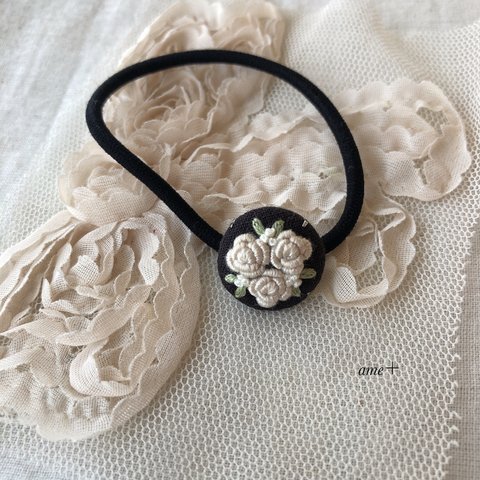 White rose 刺繍金具ヘアゴム