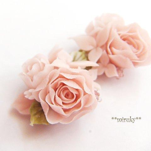 【♡53】樹脂粘土　カップ咲き薔薇と小花のブーケ　パーツ（2ｹ）ハンドメイド　アクセサリー素材