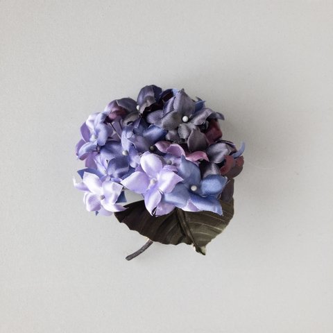 紫に輝く紫陽花のコサージュ　HT 017