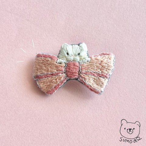 リボン猫＊刺繍ブローチ𝑷𝑰𝑵𝑲