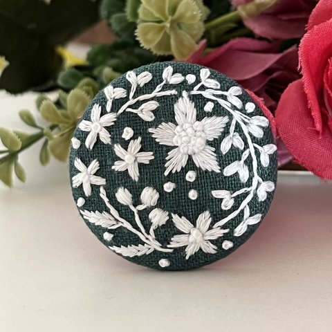 ブローチ　ヘアゴム　刺繍　