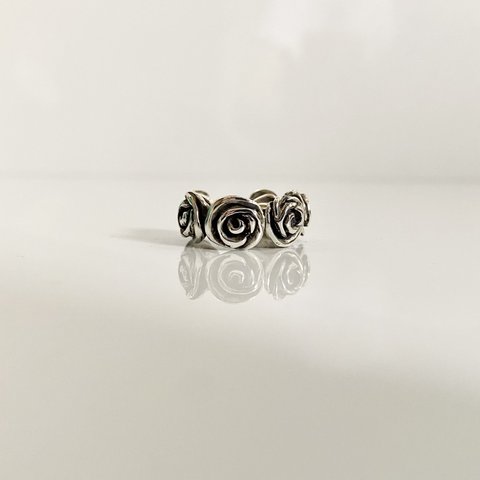 MINI ROSES EAR CUFF 〜 小さな 薔薇 連なる イヤーカフ 〜