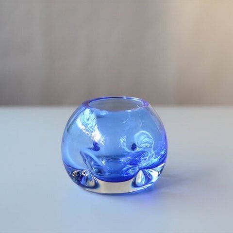 【SALE中 5%OFF済み】ドイツから 清涼感のあるブルーガラスの花瓶 一輪挿し 花器 フラワーベースヴィンテージ アンティーク_ig3884