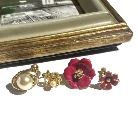 90s VINTAGE EARRING ルージュレッドアシメセットヴィンテージ　イヤリング　アンティーク  クラシカル　花　フラワー　大ぶり　クリップ　ナチュラル　カジュアルアシンメトリー パール