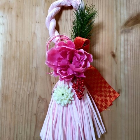 【送料無料】芍薬の華やか濃厚ピンクのしめ縄　お正月　プレゼント　ギフト
