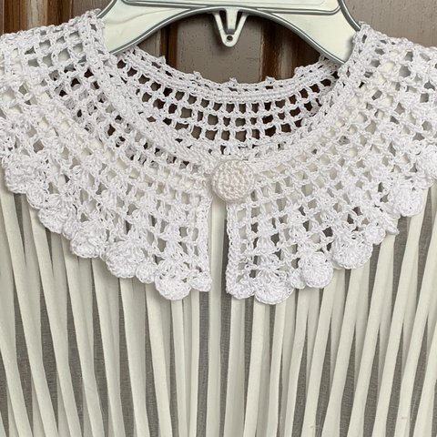 ♥️レース編みつけ襟❗️(ホワイト) くるみボタンと裾のフリルがかわいい❗️