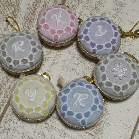 【再販】刺繍イニシャル入りレースマカロンポーチ