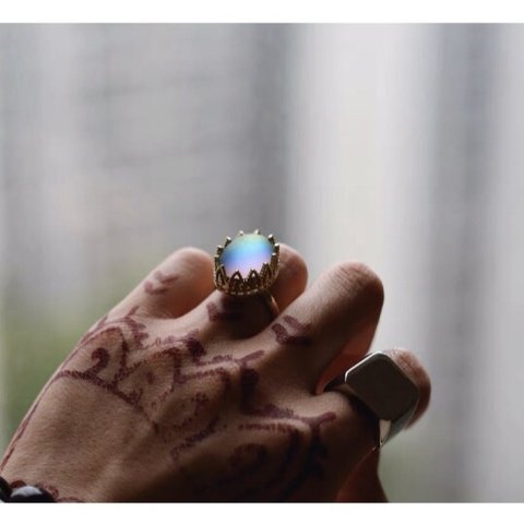 オーロラ 自然光の下で発色する ウエスタンアンティーク レインボーストーン オーバルリング 指輪