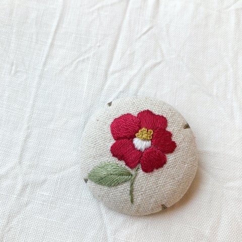 手刺繍＊椿刺繍のブローチ/ツバキ/お花刺繍のアクセサリー/プレゼント/ギフト/リネン/刺繍