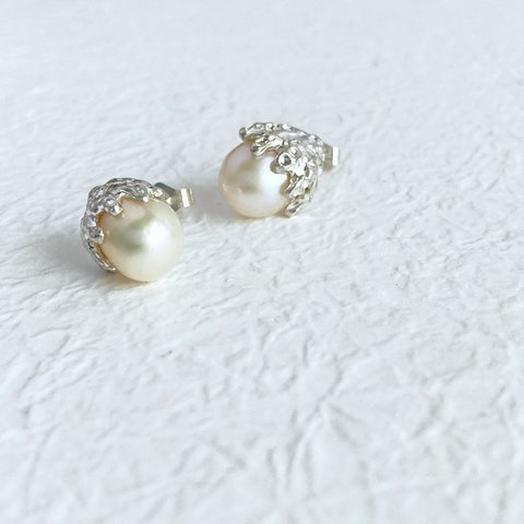 白い蕾のピアス【gem bud pierce＜Pearl＞】