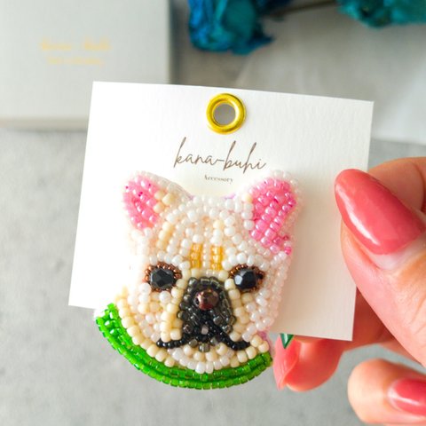 フレブルブローチ（リアルなクリーム）　ビーズ刺繍