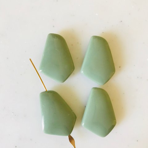 Aloe Green Geometric Pentagon Beads 